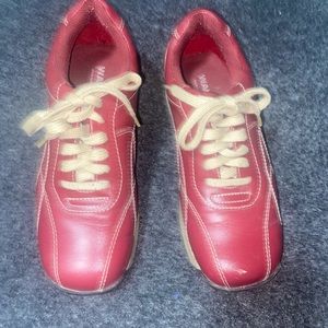 Women’s Wanted dark red tennis shoes